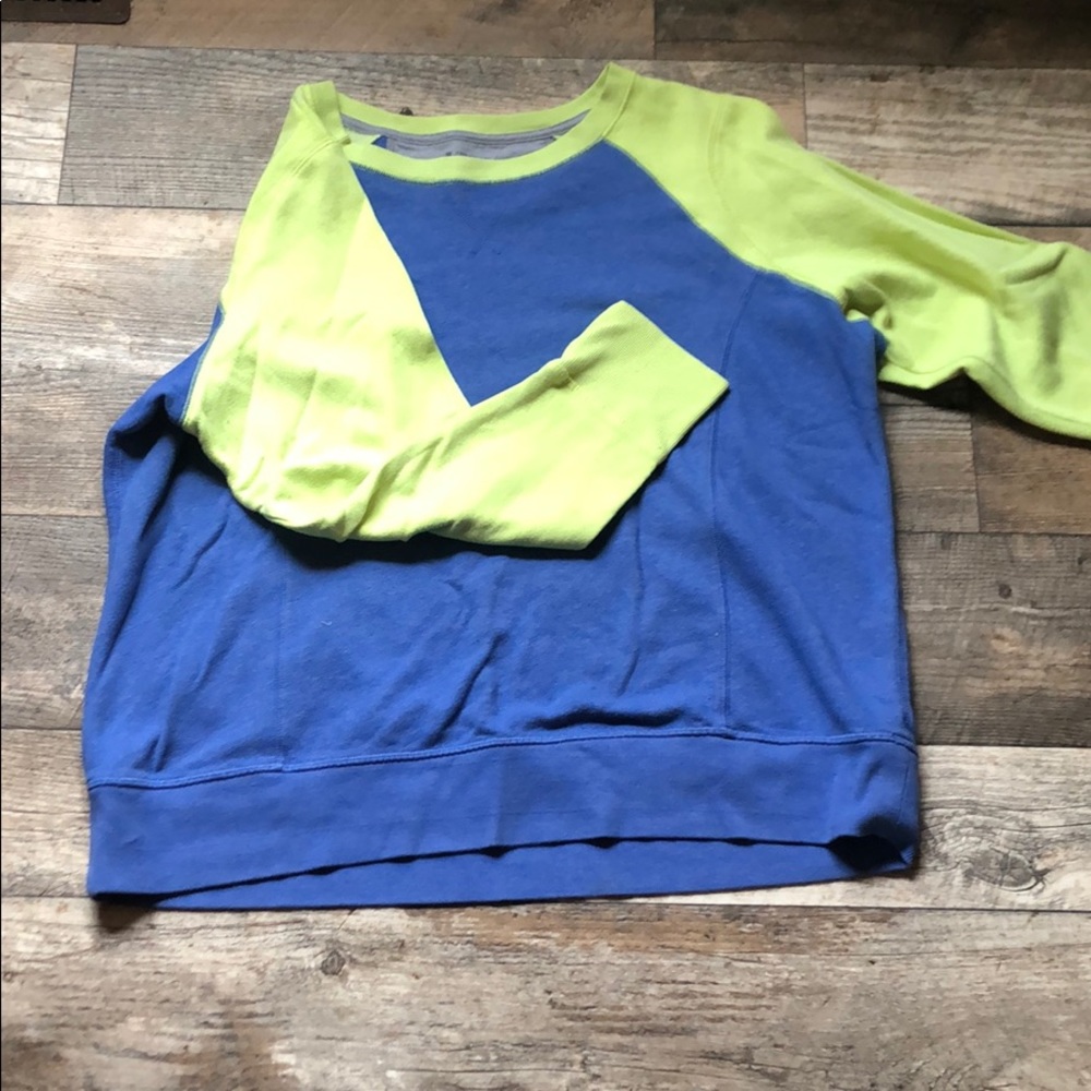 Sweatshirt